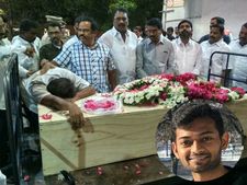  స్వగ్రామానికి శరత్ మృతదేహం: పేరెంట్స్, బంధువులు, మిత్రులు కన్నీరుమున్నీరు