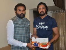ఈగ ఫేం హీరో సుదీప్ తో బళ్లారి శ్రీరాములు భేటీ, మోడీ ప్రభుత్వం, లోక్ సభ ఎన్నికలు! 