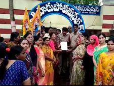 రోజాపై తెలుగు దేశం పార్టీ మహిళా నేతల ఫిర్యాదు