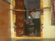 బెజవాడలో ఘోరం: దొంగతనంకు వచ్చి మహిళ గొంతుకోశారు, 4రోజులుగా రెక్కీ