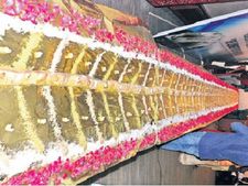 ఆత్రేయపురం భారీ పూతరేకు...ఇండియా బుక్‌ ఆఫ్‌ రికార్డ్సులో చోటు!