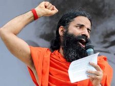 ఏపీకి ప్రత్యేక హోదా ఇవ్వాలి...హామీ ఇచ్చిన మోడీపై ఆ బాధ్యత ఉంది:బాబా రాందేవ్‌ 