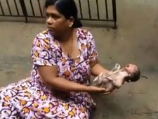  హ్యాట్సాఫ్ గీతా: డ్రైనేజీలో ఇరుక్కుపోయిన శిషువు..దూకి కాపాడిన ఇల్లాలు