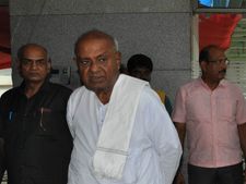 కర్ణాటక ప్రభుత్వంపై బ్రిటీష్ హై కమీషనర్ కు డౌట్, సీఎం కొడుకు కోసం ఆంధ్రా అమ్మాయి! 