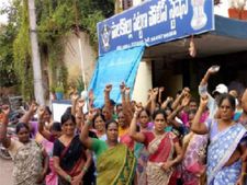 అమరావతికి రాకుండా...మధ్యాహ్న భోజన పథకం వర్కర్ల ముందస్తు అరెస్ట్‌ 