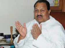 హరీష్ రావే పిలిచారు, 4-5రోజులు చూస్తా, ముందస్తుకు అవకాశం: డీఎస్