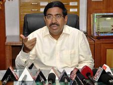 అమరావతి రోడ్లేమో అందుకు దెబ్బతిన్నాయి...పనులు చూపిద్దామంటే వర్షం అడ్డొచ్చింది:మంత్రి నారాయణ