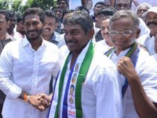 జగన్ సమక్షంలో వైసీపీలో చేరిన మాజీ సీఎం కుమారుడు నేదురుమల్లి రామ్
