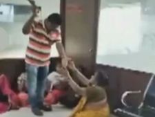 మద్యం మత్తులో హెడ్‌కానిస్టేబుల్ దాష్టీకం: మహిళపై చెప్పుతో దాడి