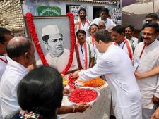 కర్నూలులో రాహుల్ గాంధీ: సంజీవయ్యకు నివాళి, విద్యార్థులతో ముఖాముఖి