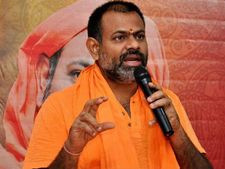 కనక దుర్గమ్మ కరుణతో ధర్మం గెలిచింది...వెనుకడుగు వేసేదే లేదు:స్వామి పరిపూర్ణానంద