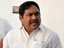 గులాబీలో అసమ్మతి సెగలు: ఎర్రబెల్లిపై తక్కెళ్లపల్లి సంచలన వ్యాఖ్యలు, మరికొన్ని స్థానాల్లోనూ