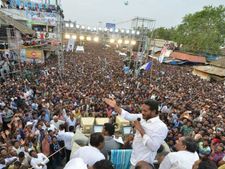 ప్రజలను పిచ్చోళ్లనుకుంటున్న చంద్రబాబు...పునాది గోడలు చూపించి పోలవరం పూర్తయినట్లు బిల్డప్‌:వైఎస్ జగన్