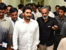 సెంట్రల్ ముసలం, వైసీపీకి షాక్: జగన్‌పై ఆగ్రహం.. పార్టీకి వంగవీటి రాజీనామా!