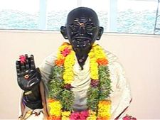 గాంధీకి ఆలయం: దేవుళ్లకే కాదు... మానవుడైన మహాత్ముడికి కూడా ఆలయం కట్టించారు ఎక్కడో తెలుసా?