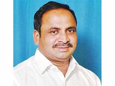 విజయవాడలో వ్యాపారి ఆత్మహత్య...ఐటీ అధికారుల వేధింపులే కారణమంటున్న కుటుంబీకులు 