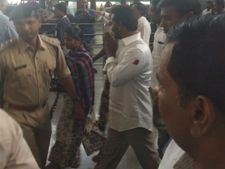  ‘చంపాలనే దాడి, జగన్ తప్పించుకున్నారు’: విమానాశ్రయంలో ఏం జరిగిందంటే..?