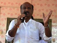వైయస్ జగన్ పెద్ద దొంగ, జైలు ఊచలు బాగా కనిపిస్తాయి: అయ్యన్నపాత్రుడు