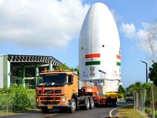 జీశాట్ 29 ప్రయోగానికి అంతా రెడీ.. వెంకన్న సన్నిధిలో ఇస్రో ఛైర్మన్ పూజలు.. గజ సహకరించేనా?