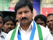  జగన్‌పై హత్యాయత్నం, ఐడీ కార్డ్: జోగి రమేష్ విచారణ, పోలీస్ స్టేషన్ వద్ద ఉద్రిక్తత