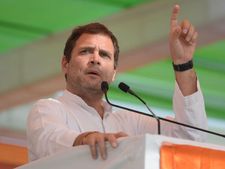 బీజేపీకి మజ్లిస్, కేసీఆర్ మద్దతు: రాహుల్ గాంధీ నిప్పులు, మేం గెలిస్తే ఇవన్నీ ఇస్తాం