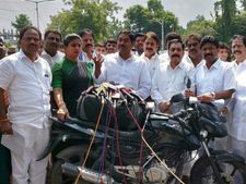 జగన్‌పై దాడి కేసులో అనుమానాలు వ్యక్తం చేసిన ధర్మాన, గవర్నర్‌ను కలిసిన వైసీపీ నేతలు