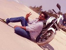 పోలీసులకు షాక్ : హెల్మెట్ ఎందుకు ధరించలేదని అడిగితే ఇతగాడి సమాధానం ఏమిటో తెలుసా..?