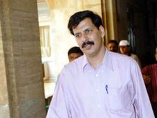 సోహ్రబుద్దీన్ బూటకపు ఎన్‌కౌంటర్ కేసు విచారణ చేసిన ఐపీఎస్ అధికారి సస్పెండ్