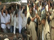ఛ‌లో అసెంబ్లీ ఉద్రిక్తం : సీపీఎస్ ర‌ద్దు కోరుతూ ఉద్యోగుల ఆందోళ‌న : అరెస్ట్..!