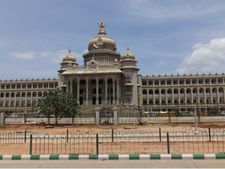 ఆపరేషన్ కమల భయం, బీజేపీ, కాంగ్రెస్ పార్టీల ఎమ్మెల్యేల రిసార్టు రాజకీయాలు, ప్రభుత్వం!