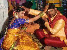 ఆమె విక్రమార్కురాలు..! పోరాడింది.. పెళ్లి చేసుకుంది