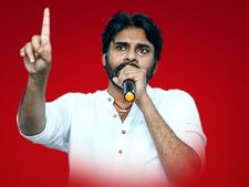 ప్రజారాజ్యం దెబ్బతిన్న తర్వాత..: ఇతర పార్టీల్లోని కీలక నేతలకు పవన్ కళ్యాణ్ బంపరాఫర్