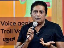రాహుల్ గాంధీ రైట్, ప్రధాని మోడీ పారిపోయారు, బెంగళూరులో ఎంపీగా పోటీ,  ప్రకాష్ రాజ్!