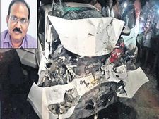 మున్సిపల్‌ కమిషనర్‌ సహా నలుగురి దుర్మరణం : ముగ్గురి పరిస్థితి విషమం