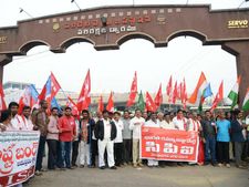 హోదా కోసం హోరెత్తిన ఏపి : అన్ని చోట్లా బంద్ ప్ర‌భావం : ఒక్క‌టైన ఉద్య‌మ‌కారులు..