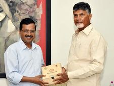 కాంగ్రెస్ పై ఫిర్యాదు : అమ‌రావ‌తి కి అందుకోస‌మే : చూసుకుంటానంటూ బాబు హామీ..!