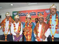 ఆపరేషన్ కమల, కర్ణాటక కాంగ్రెస్ ఎమ్మెల్యేలకు రూ. 40 కోట్లు ఆఫర్, ప్రభుత్వం, కేపీసీసీ, ఆ డబ్బు!