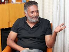 ప్రధాని పారిశుద్ధ్య కార్మికుల కాళ్లు కడగటంపై ప్రకాష్ రాజ్ ఘాటు వ్యాఖ్యలు