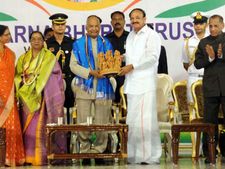 సేవా భావం ప్ర‌తి ఒక్క‌రి లో ఉండాలి: నెల్లూరు లో రాష్ట్రప‌తి కోవింద్‌..