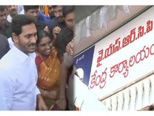 జ‌గ‌న్ కొత్త ఇంట్లోకి గృహ ప్ర‌వేశం : ఆ ఇంటి పై చ‌ంద్ర‌బాబు కీల‌క వ్యాఖ్య‌లు..! 