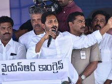 బాబును రూ.5వేలు అడగండి, చిలుకాగోరింకలు అసూయపడేలా: పవన్ కళ్యాణ్‌ను లాగిన జగన్
