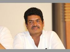 వైఎస్ఆర్ సీపీలో చేరడానికి మరో నటుడు రెడీ: ఆయన వెనుక అలీ ఉన్నారా? 
