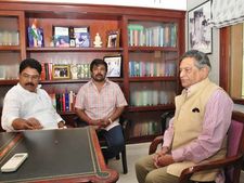 మాజీ సీఎంతో బీజేపీ నాయకుల భేటీ, లోక్ సభ ఎన్నికలు టార్గెట్, ప్రచారానికి ఓకే, బెంగళూరు ఐటీ!