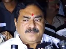 రవళి కుటుంబాన్ని ఆదుకుంటాం.. నిందితుడిని శిక్షిస్తాం : మంత్రి ఎర్రబెల్లి 