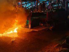 హరీష్ రావుకు తప్పిన పెను ప్రమాదం... ప్రచార వాహనంలో చెలరేగిన మంటలు