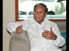 లోక్‌స‌భ బ‌రిలోకి కోడెల : త‌న‌యుడికి అసెంబ్లీ సీటు : కోడెల పై వైసిపి నుండి ఆయ‌నేనా..!