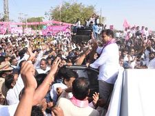 హైదరాబాద్ నుంచి కరీంనగర్ దాకా.. అడుగడుగునా నీరాజనం.. కేటీఆర్ కు ఘన స్వాగతం