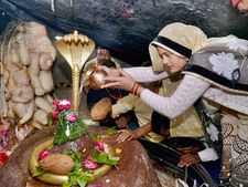 మహాశివరాత్రి సందడి.. శైవక్షేత్రాలకు పోటెత్తిన భక్తులు.. అర్ధరాత్రి లింగోద్భవ పూజలు