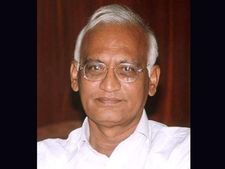 అడకత్తెరలో ఎస్పీవై రెడ్డి: నంద్యాల ఎంపీ టికెట్ కోసం తంటాలు: షరతులు పెట్టిన టీడీపీ