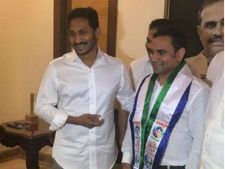 పవన్‌కు జగన్ షాక్...జనసేన ప్రకటించిన అభ్యర్థి వైసీపీలోకి..